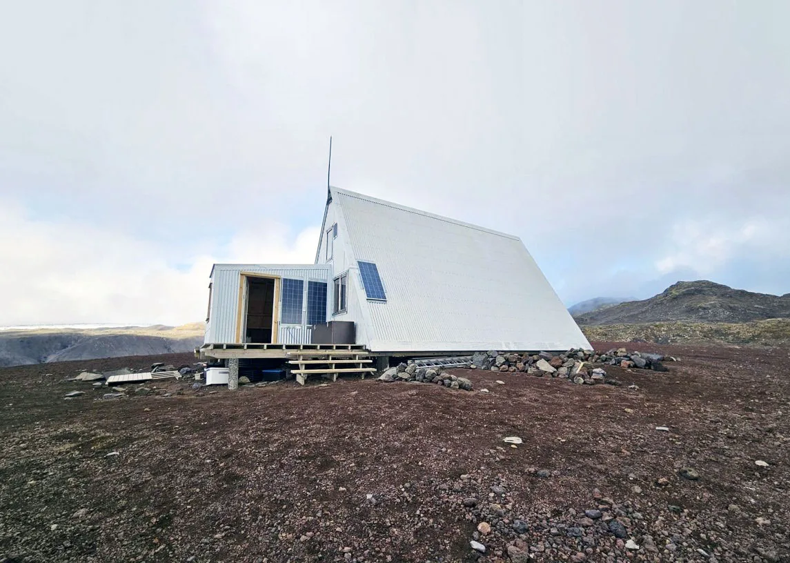 Fimmvörðuháls, Baldvinsskáli / Skáli