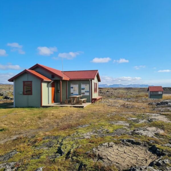 Þverbrekknamúli / Skáli